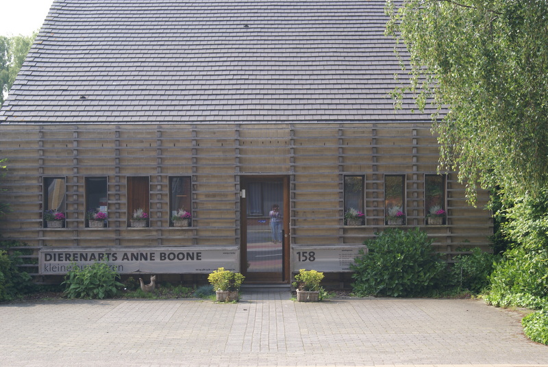 Anequi dierenartspraktijk gebouw voorgevel